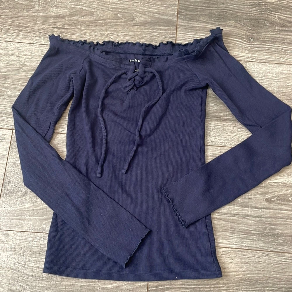 Aeropostale off the shoulders, long sleeve shirt